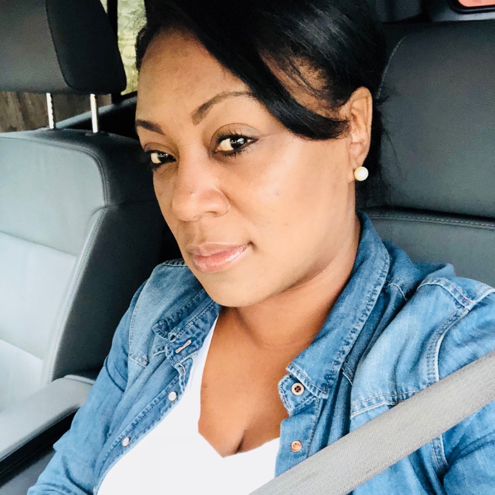 Meet your Posher, Ebony